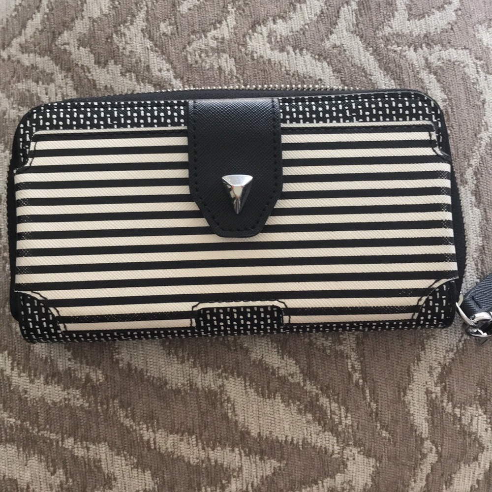 Stella & Dot - Madison Tech Wallet